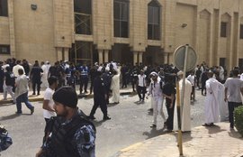 कुवैत विस्फोट, कुवैत ब्लास्ट, कुवैत मस्जिद ब्लास्ट, वर्ल्ड, Kuwait blast, kuwait mosque blast, blast in kuwait, kuwait news, latest news, breaking news, #breaking news, world news, middle east news