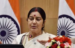 कांग्रेस की मांग, सुषमा के साथ वसुंधरा राजे दें इस्तीफ़ा