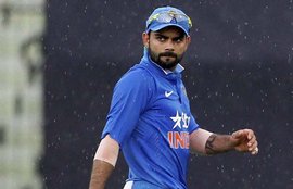 विराट कोहली, महेंद्र सिंह धोनी, विराट कोहली विकेटकीपिंग, भारत बनाम बांग्लादेश, भारत बनाम बांग्लादेश वनडे, Virat Kohli, MS Dhoni, Virat Kohli Weecket Keeping, Virat Kohli Gloves, MS Dhoni Rest, Mirpur ODI, India vs Bangladesh, India vs Bangladesh ODI, India vs Bangladesh ODI Series, Virat Kohli News