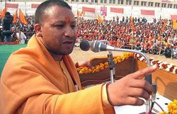 योगी ने फरमाया, सूर्य नमस्कार के विरोधी समंदर में डूब जाएं