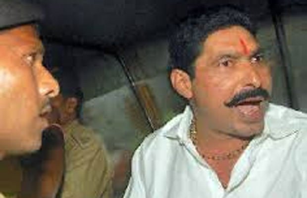 गिरफ्तार जदयू विधायक अनंत सिंह के समर्थकों ने बंद के दौरान ट्रेन में आग लगाने की कोशिश की
