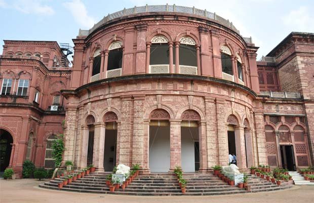 जानें विवादों से घिरे धौैलपुर महल का सच