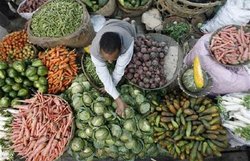 उत्तर प्रदेशः बिचौलियों के हाथों की कठपुतली!