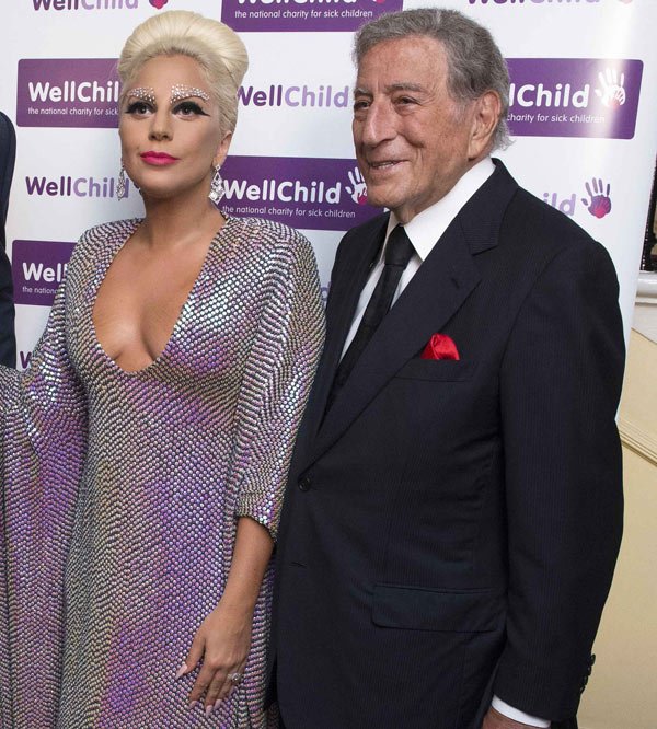 लडी गागा, सिंगर लेडी गागा, हॉलीवुड, मनोरंजन, Lady Gaga, American singer and musician, wedding dress, Simple and beautiful, Hollywood news