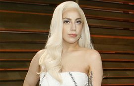 लडी गागा, लेडी गागा की खबरें, हॉलीवुड, सिंगर लेडी गागा, मनोरंजन, Lady Gaga, American Singer lady gaga, Lady Gaga latest news, American singer and musician, wedding dress, Simple and beautiful, Hollywood news