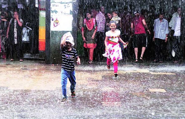 दिल्ली: मॉनसून पूर्व बारिश के बावजूद वलसाड में ठहरी मॉनसून की गति, कमजोर पड़ा अलनीनो, अच्छी फसल का अनुमान