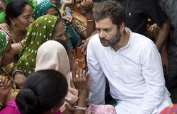 राहुल गांधी का मोदी और केजरीवाल सरकार पर आरोप, सफाई कर्मचारियों के मुद्दे को लेकर साधा निशाना