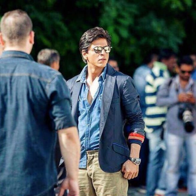 शाहरुख खान, रोहित शेट्टी, दिलवाले, शाहरूख खान दिलवाले, शाहरूख खान साइकिल, काजोल, बॉलीवुड, बॉलीवुड न्यूज़, बॉलीवुड समाचार, बॉलीवुड की खबरें, मनोरंजन, Shah Rukh Khan, Rohit Shetty, Dilwale, Shah Rukh Khan in Dilwale, Shah rukh Khan cycle, Shah Rukh Khan knee injury, bollywood news, entertainment news
