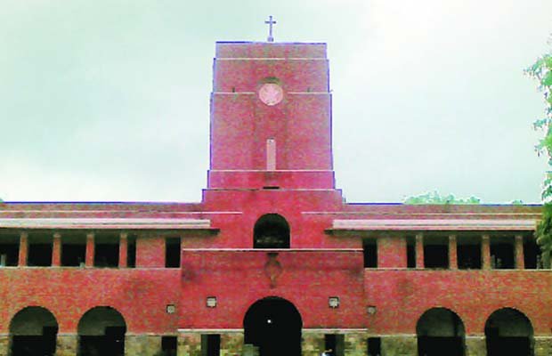 स्टीफन्स छेड़खानी मामला: थम्पू ने माना, छात्रा से गाइड बदलने की पेशकश की थी