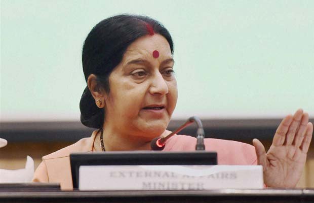 सुषमा स्वराज, ललिता मोदी, ललिता मोदी वीजा विवाद, सुषमा स्वराज का इस्तीफा, Sushma Swaraj, Lalit Modi, Sushma Swaraj Resignation, Lalit Modi Visa Controversy, Digvijaya Singh, Congress, Ashutosh, AAP, D Raja, CPI, Lalit Modi News
