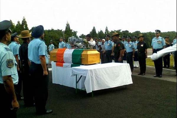 ‘मिसाइल मैन’ और ‘जनता के राष्ट्रपति’ के रूप में लोकप्रिय पूर्व राष्ट्रपति डॉक्टर एपीजे अब्दुल कलाम का सोमवार शाम (27 जुलाई) शिलांग के भारतीय प्रबंधन संस्थान (आइआइएम) में एक व्याख्यान के दौरान दिल का दौरा पड़ने से निधन हो गया। (Source: Sitanshu Kar/ Twitter)