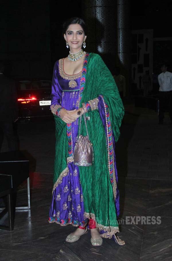 शाहिद कपूर, मीरा राजपूत, रिसेप्शन समारोह, अमिताभ बच्चन, Shahid Kapoor, Mira Rajput, Shahid Mira wedding reception, Shahid Kapoor wedding, Kangana Ranaut, Shahid Kapoor reception, Shahid Kapoor mumbai reception, Arjun Kapoor, Sonam Kapoor, Ranveer singh, Alia Bhatt, Pankaj Kappur, Supriya Pathak, Ratna Pathak Shah, Alia Bhatt, Anil Kapoor, Shahid Mira mumbai reception photos