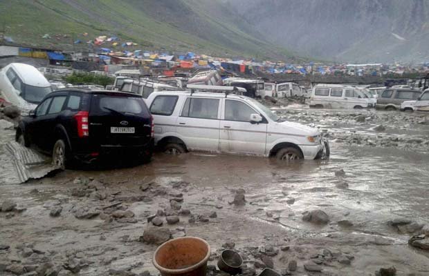 अमरनाथ यात्रा आधार शिविर के पास बादल फटा, तीन की मौत