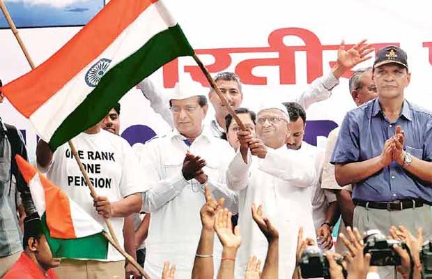 मोदी सरकार प्रचंड बहुमत के घमंड से बाहर निकले, वायदों को पूरा करे: अण्णा हजारे