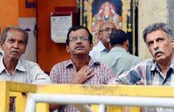 शेयर बाजार में आई गिरावट, Sensex 114 अंक गिरा नीचे