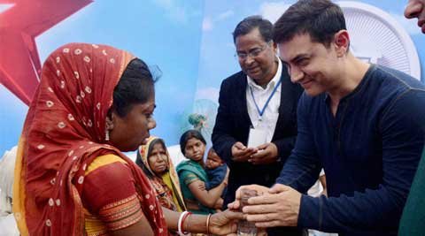 मांझी: द माउंटेन मैन, दशरथ मांझी, नवाजुद्दीन सिद्दिकी, माउंटेन मैन, राधिका आप्टे, बॉलीवुड, बॉलीवुड न्यूज़, बॉलीवुड समाचार, बॉलीवुड खबरें, मनोरंजन, Dashrath Manjhi, Manjhi- The Mountain Man, Mountain Man, Nawazuddin Siddqui, Radhika Apte