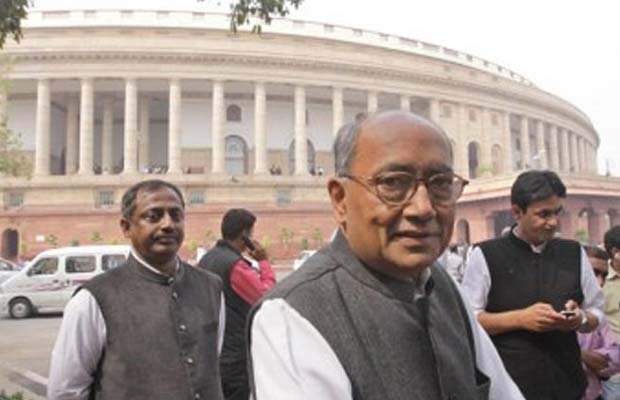 MP भर्ती घोटाला: दिग्विजय सिंह ने गिरफ्तारी वारंट जारी होने के बाद कोर्ट में किया सरेंडर