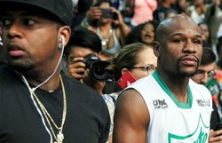 फीस न भरने पर मेवेदर से WBO वेल्टरवेट खिताब छीना