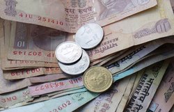 सरकार ने बताया सेवा शुल्क और सेवा कर में फर्क