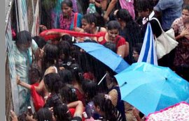 मुंबई बारिश, मुंबई, भारी बारिश, Mumbai Rains, Mumbai, Mumbai Waterlogging, Mumbai Suburbs, Heavy rains, Heavy rains in Mumbai, Waterlogging, train services in mumbai