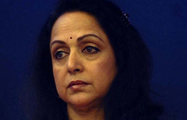 हेमा मालिनी, कार दुर्घटना, फोर्टिस अस्पताल, hema malini, hema malini accident, hema malini injured, hema malini car accident, hema malini fortis hospital, hema malini accident dausa, hema malini news, hema malini latest news,