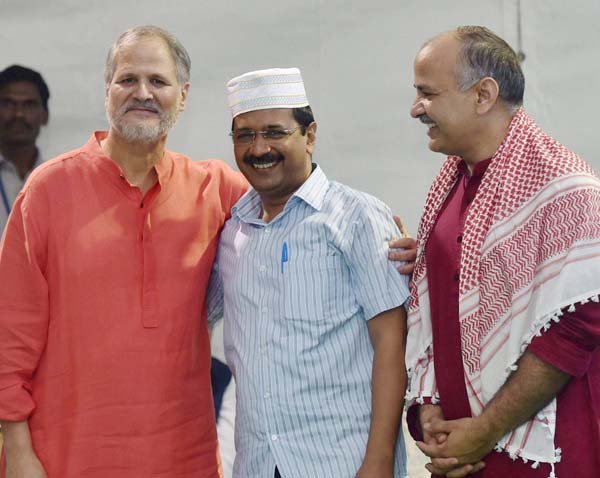 अरविंद केजरीवाल, इफ्तार पार्टी, केजरीवाल की इफ्तार पार्टी, केजरीवाल इफ्तार पार्टी, Arvind Kejriwal, Iftar Party, Kejriwal Iftar Party, LG Najeeb Jung, Pakistan Abdul Basit, Vice President Hamid Ansari, Sheila Dikshit, Manish Sisodia, Arvind Kejriwal News