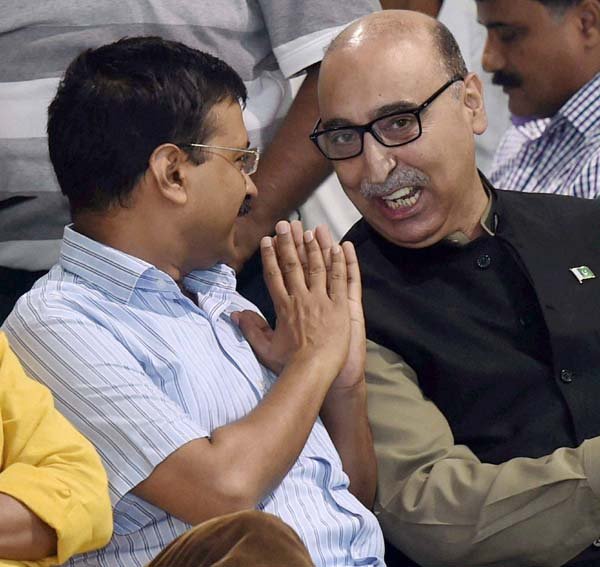 अरविंद केजरीवाल, इफ्तार पार्टी, केजरीवाल की इफ्तार पार्टी, केजरीवाल इफ्तार पार्टी, Arvind Kejriwal, Iftar Party, Kejriwal Iftar Party, LG Najeeb Jung, Pakistan Abdul Basit, Vice President Hamid Ansari, Sheila Dikshit, Manish Sisodia, Arvind Kejriwal News