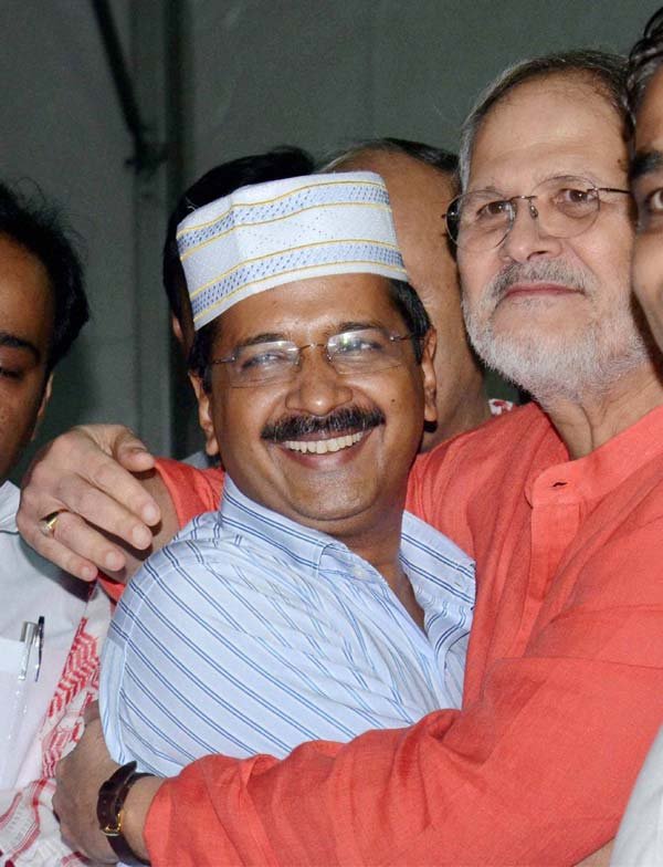 अरविंद केजरीवाल, इफ्तार पार्टी, केजरीवाल की इफ्तार पार्टी, केजरीवाल इफ्तार पार्टी, Arvind Kejriwal, Iftar Party, Kejriwal Iftar Party, LG Najeeb Jung, Pakistan Abdul Basit, Vice President Hamid Ansari, Sheila Dikshit, Manish Sisodia, Arvind Kejriwal News