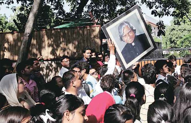 ‘मिसाइल मैन’ के अंतिम दर्शन के लिए हजारों लोग जुटे