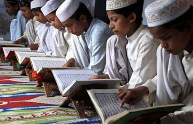 मदरसों में उर्दू-अरबी की जगह अंग्रेजी या हिंदी पढ़ाई जानी चाहिए: शिवसेना