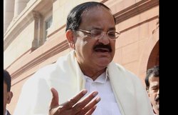 भूमि विधेयक के मुद्दे पर वेंकैया नायडू ने कांग्रेस पर साधा निशाना