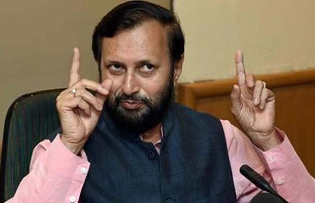 आपातकाल का बचाव करने वाले खुर्शीद पर जावडेकर का हमला