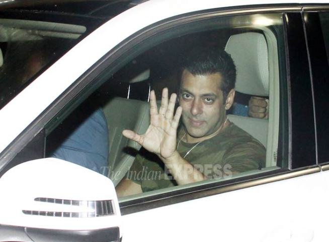 बजरंगी भाईजान, बजरंगी भाईजान रिलीज़, सलमान खान, सलमान खान बजरंगी भाईजान, करीना कपूर, नवाजुद्दीन सिद्दिकी, सैफ अली खान, सलीम खान, सलमा खान, अलवीरा खान, बॉलीवुड, बॉलीवुड न्यूज़, मनोरंजन, Bajrangi Bhaijaan, Salman Khan, Kareena Kapoor, Saif Ali Khan, Salman Khan Bajrangi Bhaijaan, Salim Khan, Salma Khan, Alvira Khan, Nawauddin Siddiqui, Salman Khan Kareena party photos, Salman Kareena Bajrangi Bhaijaan, Bajrangi Bhaijaan photos