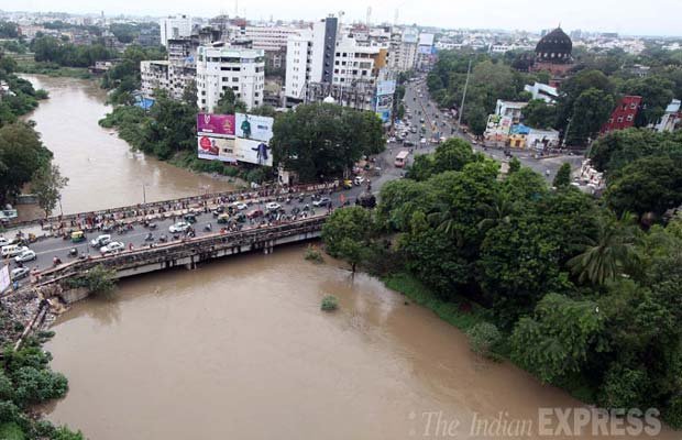 गुजरातः बारिश का बरपा कहर, 22 लोगों की मौत