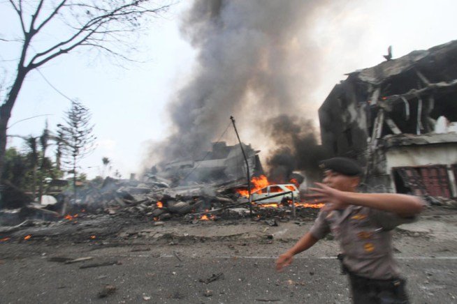 इंडोनेशिया, वायुसेना, दुर्घटनाग्रस्त, विस्फोट, सुमात्रा, Indonesia Military Plane Crash, Indonesia