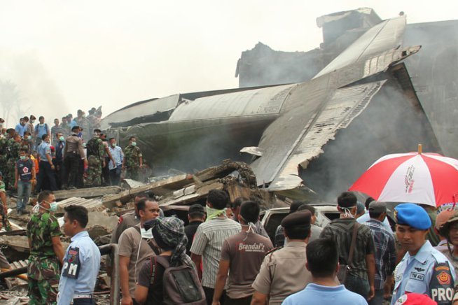 इंडोनेशिया, वायुसेना, दुर्घटनाग्रस्त, विस्फोट, सुमात्रा, Indonesia Military Plane Crash, Indonesia