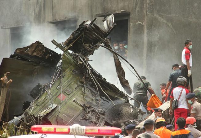 इंडोनेशिया, वायुसेना, दुर्घटनाग्रस्त, विस्फोट, सुमात्रा, Indonesia Military Plane Crash, Indonesia