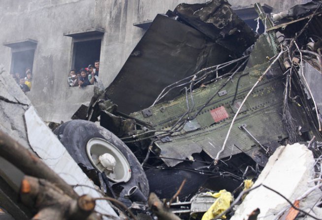 इंडोनेशिया, वायुसेना, दुर्घटनाग्रस्त, विस्फोट, सुमात्रा, Indonesia Military Plane Crash, Indonesia
