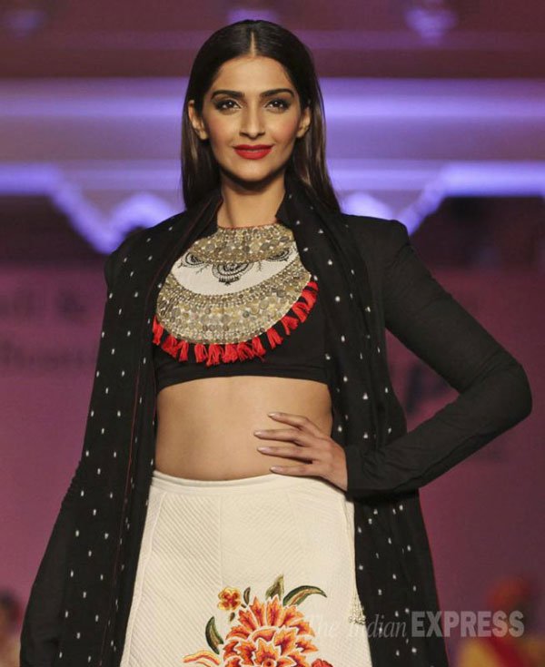 सोनम कपूर, सोनम कपूर शादी, सोनम कपूर खुश, sonam kapoor, sonam kapoor marriage, sonam kapoor news, sonam kapoor marriage news, sonam kapoor ramp walk, sonam kapoor pictures, sonam kapoor photos, sonam kapoor ibfw, sonam kapoor ibfw show, sonam kapoor bride, sonam kapoor bridal wear