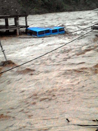 बारिश के कारण घाघरा और राप्ती नदी उफान पर, मंडरा रहा बाढ़ का खतरा