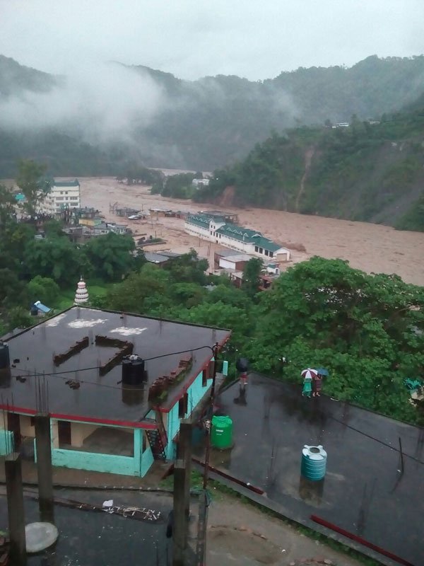 मंडी, बादल फटा, मंडी में बाढ़, धरमपुर बस स्टैंड, हिमाचल प्रदेश, Mandi, cloud burst, Flood Dharampur, Mandi Flood Photo, Flood In Mandi, Dharampur market, Dharampur bus station, Himachal Pradesh