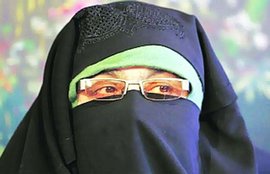 अंदराबी, आसिया अंदराबी, हाफिज सईद, जम्मू कश्मीर, पाकिस्तानी झंडा, पाकिस्तान, भारत, jammu and kashmir, syeda aasiya andrabi, dukhtaran-e-millat, dem, pakistani flags in kashmir, jamat-ud-dawa, india news