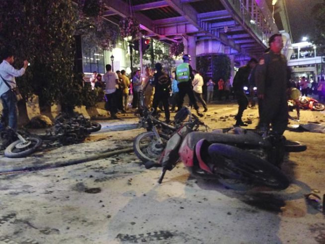 बैंकॉक धमाका, बैंकाक, थाईलैंड, ब्रह्मा मंदिर, बम विस्फोट, आतंकी हमला, bangkok, bangkok blast, bangkok bomb blast, bangkok explosion, bangkok bomb explosion, bangkok news, huge explosion in bangkok, explosion in bangkok, thailand bomb blast, thailand blast, erawan shrine, thailand news