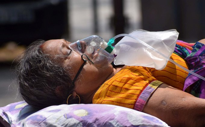 बीजेपी के अटपटे सवालों पर एंकर का वार, कहा- जब सारी दुनिया वैक्सीन बुक करा रही थी तब आप सुलझा रहे थे सुशांत की मिस्ट्री