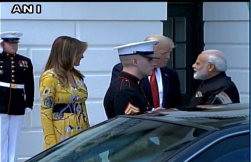 पीएम मोदी से बात करते अमेरिकी राष्ट्रपति डोनाल्ड ट्रंप।