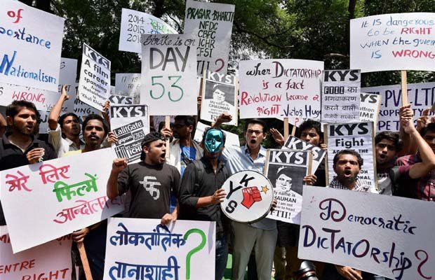 एफटीआईआई गतिरोध: गजेंद्र चौहान की नियुक्ति रद्द करने को सरकार राजी नहीं
