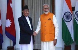 प्रधानमंत्री नरेंद्र मोदी और नेपाल के पीएम केपी शर्मा ओली। (AP फोटो)