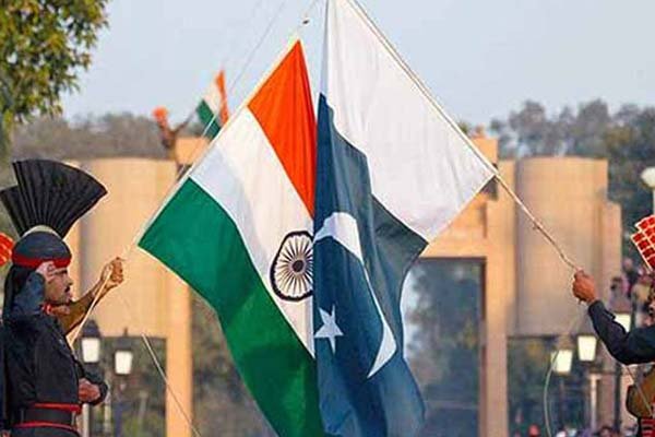 रिपोर्ट के मुताबिक, अगले पांच से 10 साल में पाकिस्तान न केवल भारत से दोगुने परमाणु हथियार रख सकता है बल्कि ये ब्रिटेन, चीन और फ्रांस के हथियारों से भी ज्यादा हो सकते हैं।