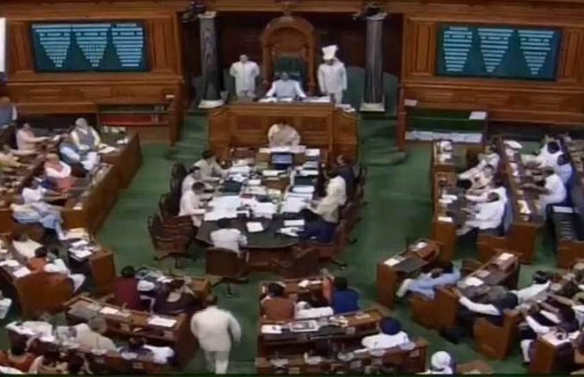 लोकसभा में मंगलवार को जम्मू-कश्मीर पुनर्गठन बिल पास हो गया। 