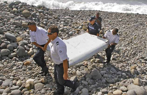 मलेशिया, मलेशियाई विमान एमएच 370, एमएच 370, malaysia airlines, mh370, malaysia airlines found, malaysia airlines, mh 370 found, malaysia airlines mh 370, missing mh 370 plane, mh 370 news, mh 370 flight, malaysian airlines mh 370 news, mh 370 wreckage, world news, mh370 plane part, mh370 plane part testing, mh370 reunion island, mh370 malaysia airlines, france, malaysia airlines part, malaysia news, world news, #mh370